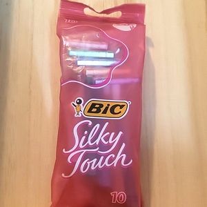 NWT Bic silky touch disposable razors.